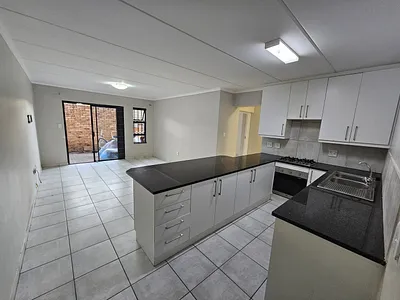 3 Bedroom Townhouse For Sale in Benoni - pK76.webp