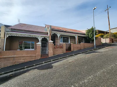 5 Bedroom House For Sale in Cape Town - Yr8x.webp
