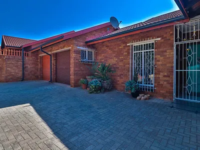 2 Bedroom Townhouse For Sale in Kempton Park - RGHJ.webp