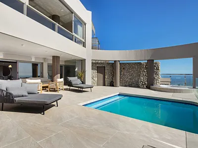 7 Bedroom House For Sale in Cape Town - OVqK.webp