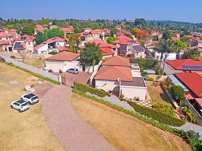 2 Bedroom Townhouse For Sale in Randburg - img