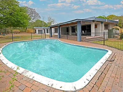 4 Bedroom House For Sale in Sandton - sprB.webp