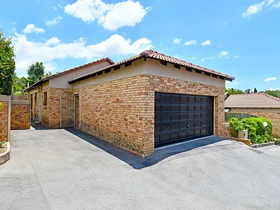 3 Bedroom Townhouse For Sale in Randburg - img