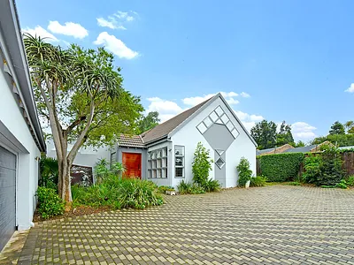 2 Bedroom House For Sale in Sandton - img