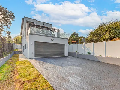 4 Bedroom House For Sale in Sandton - img