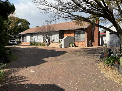 4 Bedroom House For Sale in Secunda - SJ1U.webp
