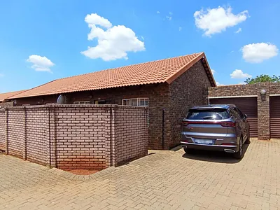 2 Bedroom Townhouse For Sale in Akasia - 29Ij.webp