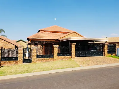 5 Bedroom Townhouse To Rent in Centurion - MIQL.webp