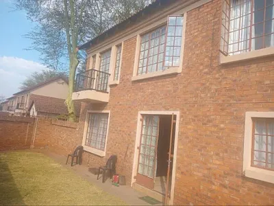 3 Bedroom Townhouse For Sale in Akasia - 85wV.webp