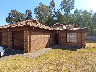 3 Bedroom House For Sale in Clayville, Midrand - Mxm2.webp