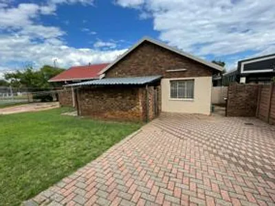 3 Bedroom House To Rent in Centurion - Ar68.webp
