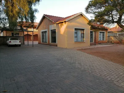 7 Bedroom House For Sale in Clayville, Midrand - l7Lu.webp