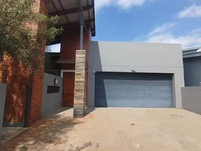 3 Bedroom Townhouse For Sale in Pretoria - img