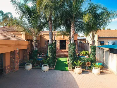 5 Bedroom House For Sale in Centurion - 43Fq.webp