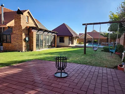 3 Bedroom House For Sale in Centurion - n7SZ.webp