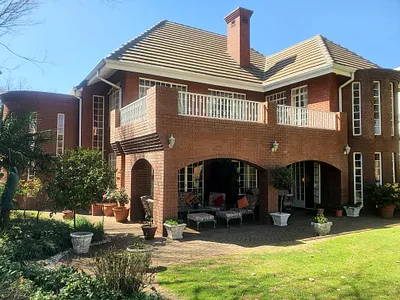 4 Bedroom House For Sale in Centurion - iZEv.webp