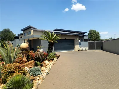 4 Bedroom House For Sale in Centurion - UsQJ.webp