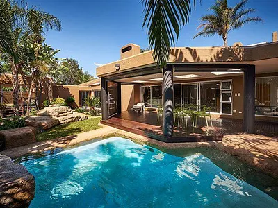 4 Bedroom Townhouse To Rent in Sandton - GkGy.webp