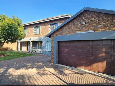 4 Bedroom House For Sale in Centurion - CkuQ.webp