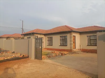 3.5 Bedroom House For Sale in Midrand - 0rpA.webp