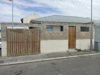 2 Bedroom House To Rent in Mitchells Plain - mpTn.webp