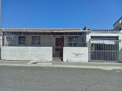 3 Bedroom House For Sale in Mitchells Plain - SPB2.webp