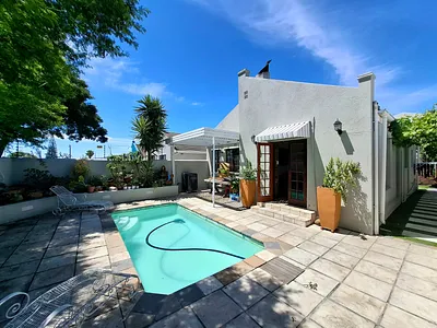 2 Bedroom House To Rent in Blouberg - U6Ri.webp