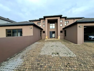 4 Bedroom House For Sale in Kuils River - qg4W.webp