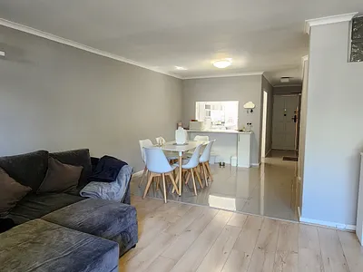 3 Bedroom Apartment For Sale in Cape Town - B81J.webp