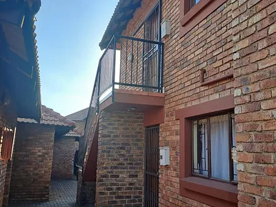 3 Bedroom Townhouse To Rent in Edleen, Kempton Park - xKKd.webp