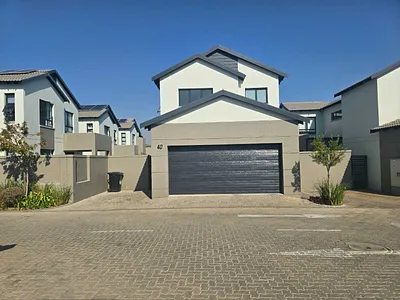 3 Bedroom Townhouse To Rent in Sandton - MYGZ.webp