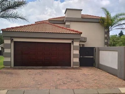 3 Bedroom Townhouse To Rent in Benoni - q8to.webp