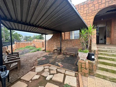 4 Bedroom House To Rent in Germiston - 3Xf6.webp