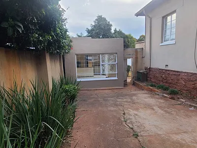 1 Bedroom Apartment To Rent in Bezuidenhout Valley, Johannesburg - img