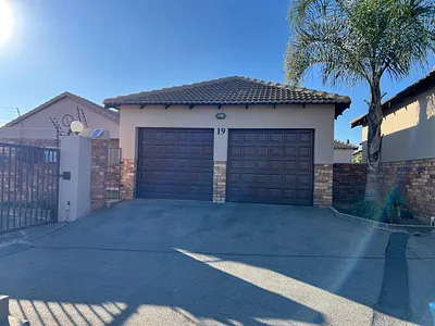 3 Bedroom Townhouse To Rent in Midrand - FmM5.webp