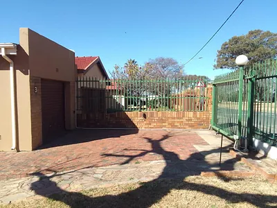 2 Bedroom Apartment To Rent in Johannesburg - nSzG.webp