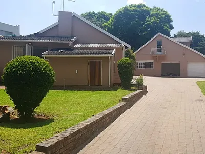 4 Bedroom House To Rent in Randburg - UpE2.webp