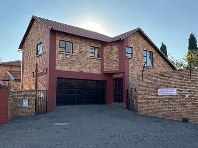 5 Bedroom Townhouse To Rent in Randburg - img