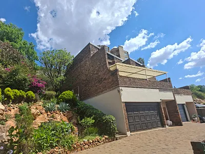 3 Bedroom House For Sale in Bedfordview - AjSn.webp