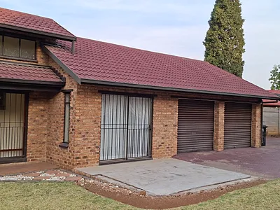 3 Bedroom House For Sale in Kempton Park - 6G5M.webp