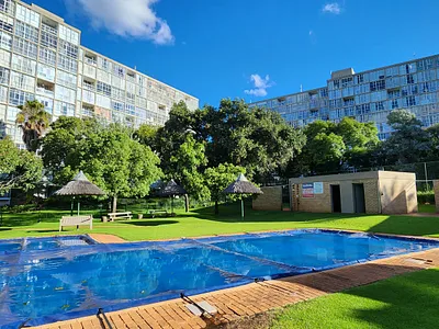 2 Bedroom Apartment For Sale in Bedfordview - HiLm.webp