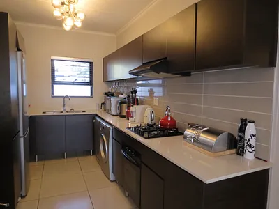 3 Bedroom Apartment For Sale in Edenvale - img