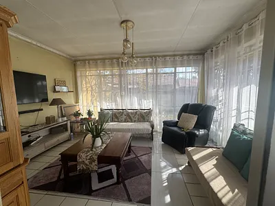 4 Bedroom House For Sale in Alberton - uy8p.webp
