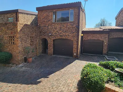 3 Bedroom Townhouse For Sale in Bedfordview - gZel.webp