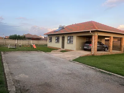 2 Bedroom House For Sale in Krugersdorp - M0SX.webp