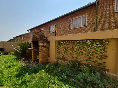 3 Bedroom Apartment For Sale in Kempton Park - 7QPn.webp