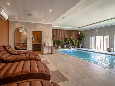 4 Bedroom House For Sale in Bedfordview - 6NhT.webp