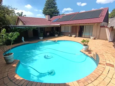 4 Bedroom House For Sale in Benoni - 1v6M.webp
