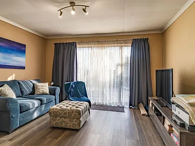 2 Bedroom Townhouse For Sale in Bedfordview - Q9ue.webp
