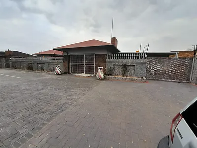 4 Bedroom House For Sale in Springs - sWzm.webp